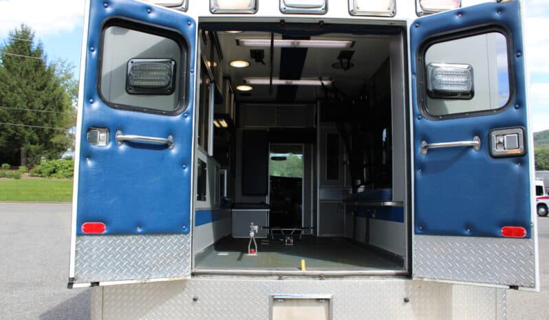 
								2013 Chevy G3500 6.6L Med-Tech Ambulance full									