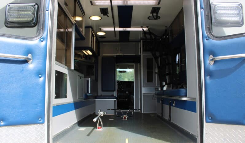 
								2013 Chevy G3500 6.6L Med-Tech Ambulance full									
