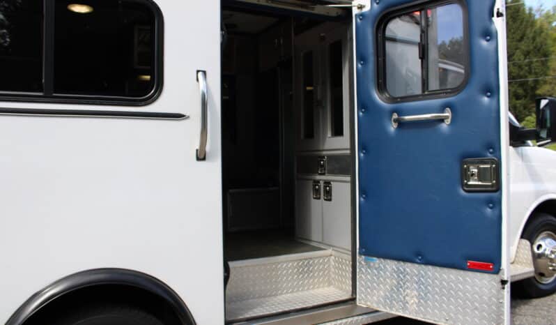 
								2013 Chevy G3500 6.6L Med-Tech Ambulance full									