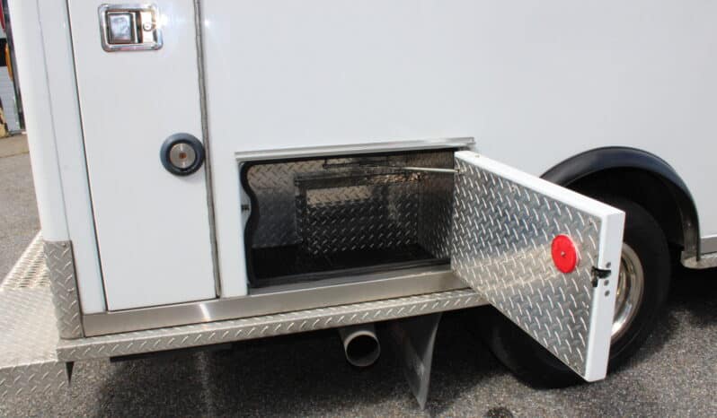 
								2013 Chevy G3500 6.6L Med-Tech Ambulance full									