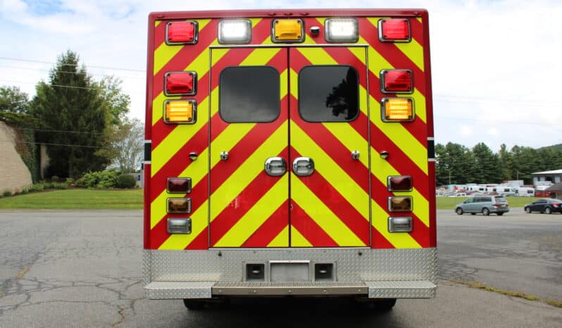 
								2015 F450 4×4 6.7L McCoy Miller Ambulance full									