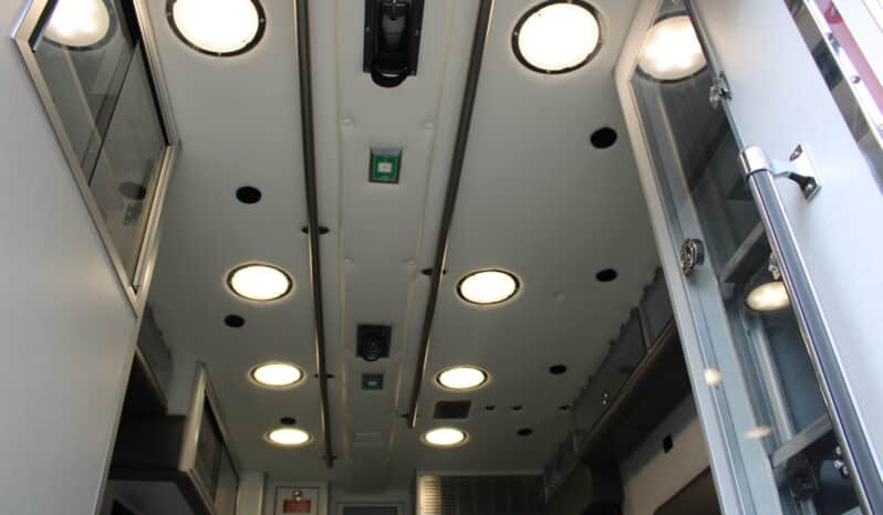 
								2015 F450 4×4 6.7L McCoy Miller Ambulance full									