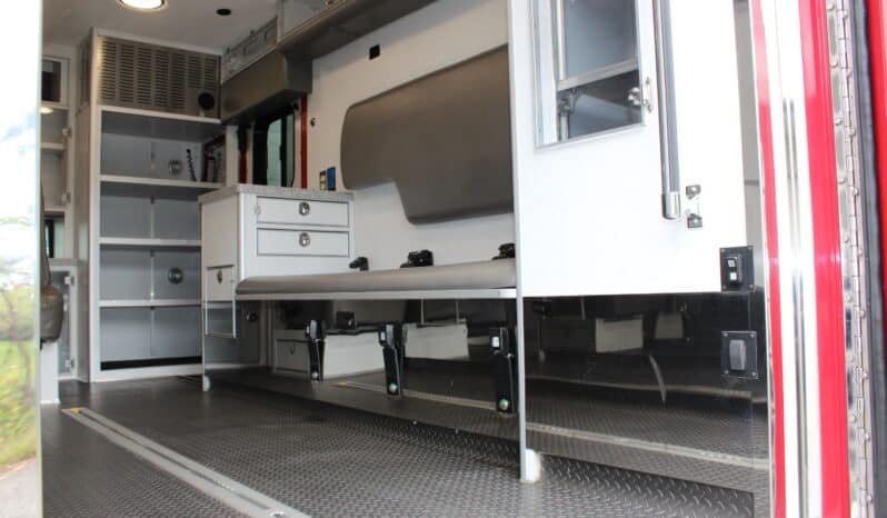 
								2015 F450 4×4 6.7L McCoy Miller Ambulance full									