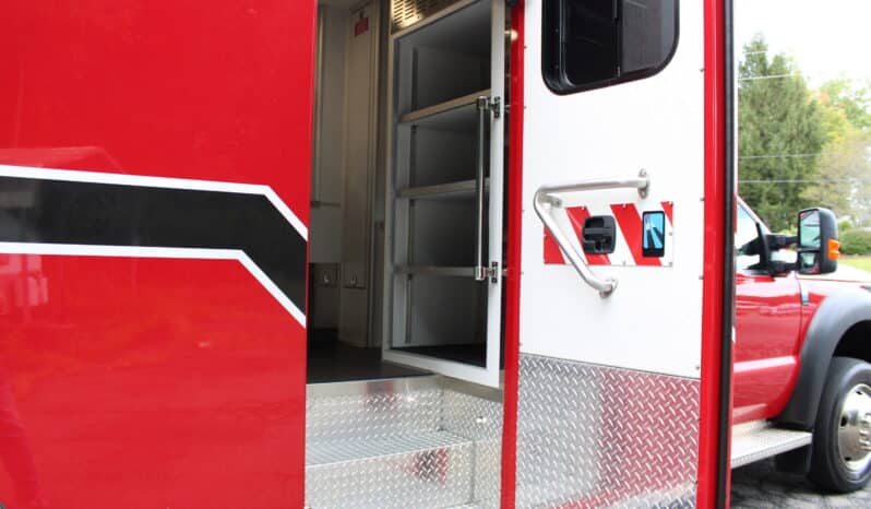 
								2015 F450 4×4 6.7L McCoy Miller Ambulance full									