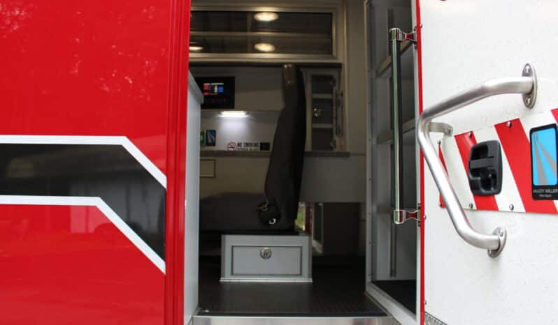 
								2015 F450 4×4 6.7L McCoy Miller Ambulance full									