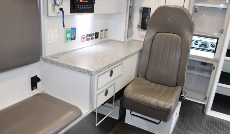 
								2015 F450 4×4 6.7L McCoy Miller Ambulance full									