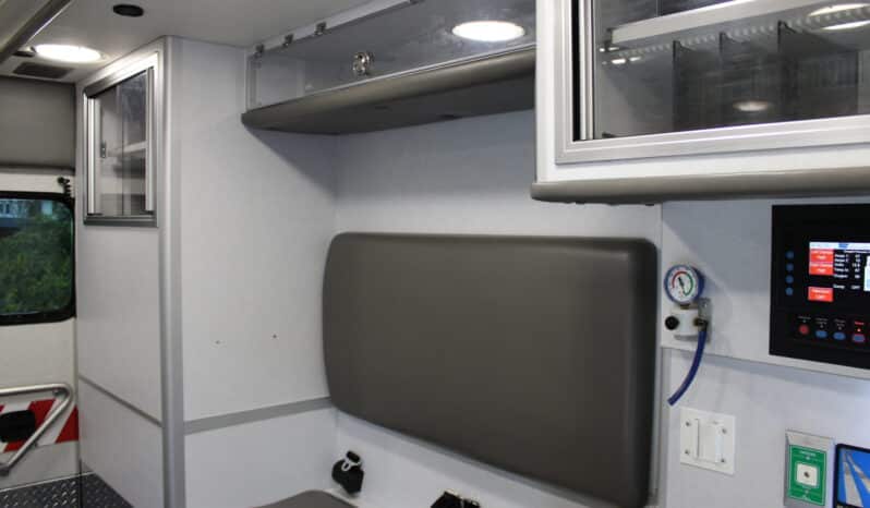 
								2015 F450 4×4 6.7L McCoy Miller Ambulance full									