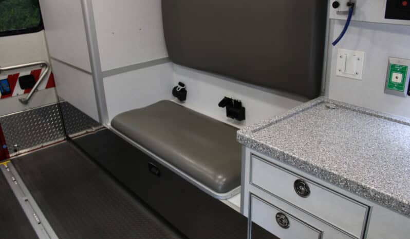 
								2015 F450 4×4 6.7L McCoy Miller Ambulance full									