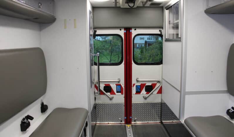 
								2015 F450 4×4 6.7L McCoy Miller Ambulance full									
