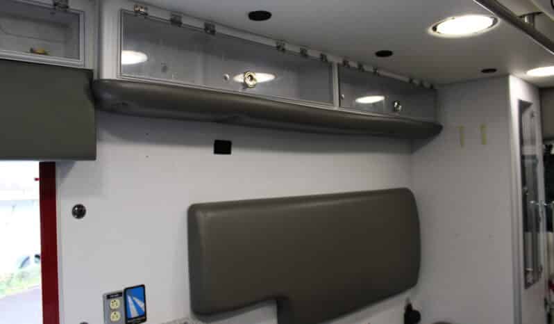 
								2015 F450 4×4 6.7L McCoy Miller Ambulance full									