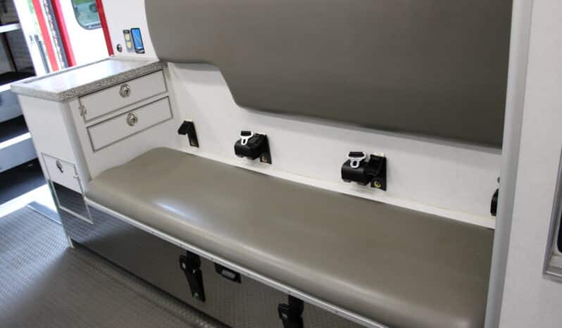 
								2015 F450 4×4 6.7L McCoy Miller Ambulance full									