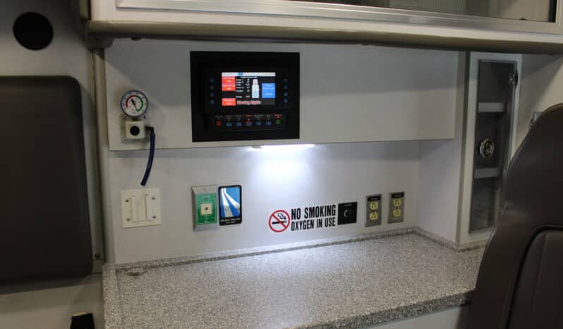 
								2015 F450 4×4 6.7L McCoy Miller Ambulance full									