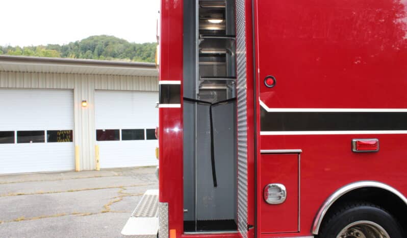 
								2015 F450 4×4 6.7L McCoy Miller Ambulance full									