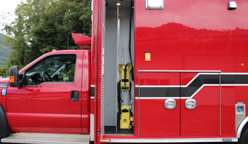 
								2015 F450 4×4 6.7L McCoy Miller Ambulance full									