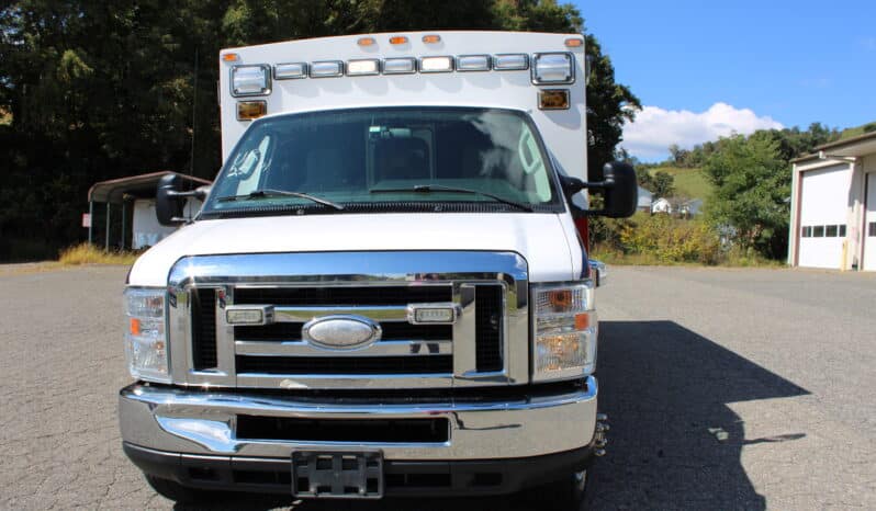 
								2014 E450 Braun Chief XL with Upgrades and V10 Gas Engine Ambulance full									