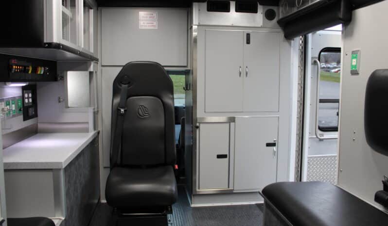 
								New 2025 E450 Wheeled Coach Remount full									