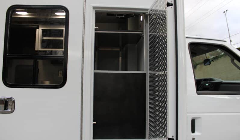 
								New 2025 E450 Wheeled Coach Remount full									