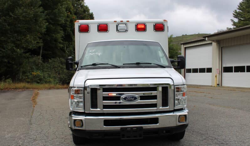 
								2018 E450 V10 Gas Wheeled Coach Ambulance full									