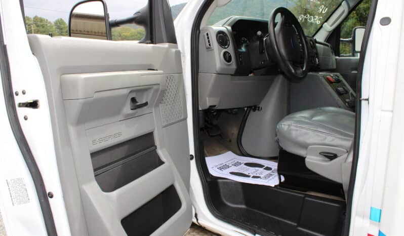 
								2018 E450 V10 Gas Wheeled Coach Ambulance full									