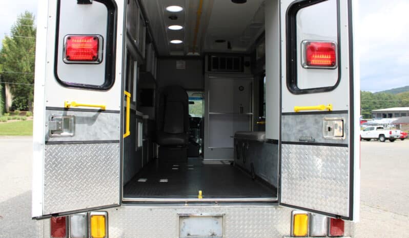 
								2018 E450 V10 Gas Wheeled Coach Ambulance full									