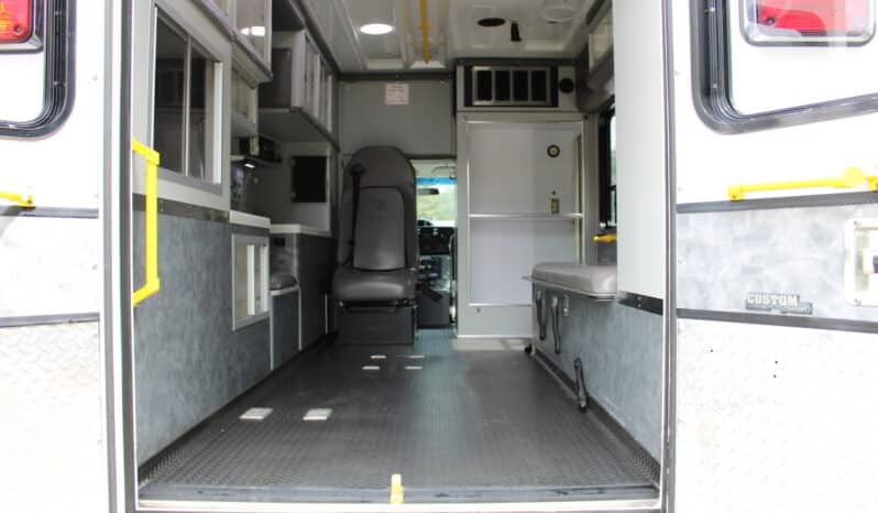 
								2018 E450 V10 Gas Wheeled Coach Ambulance full									