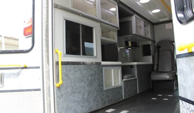 
								2018 E450 V10 Gas Wheeled Coach Ambulance full									