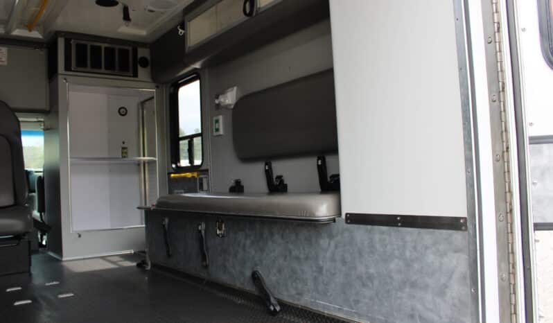 
								2018 E450 V10 Gas Wheeled Coach Ambulance full									