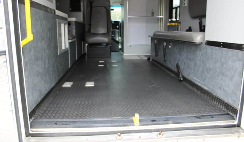 
								2018 E450 V10 Gas Wheeled Coach Ambulance full									