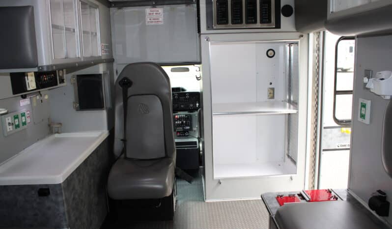 
								2018 E450 V10 Gas Wheeled Coach Ambulance full									