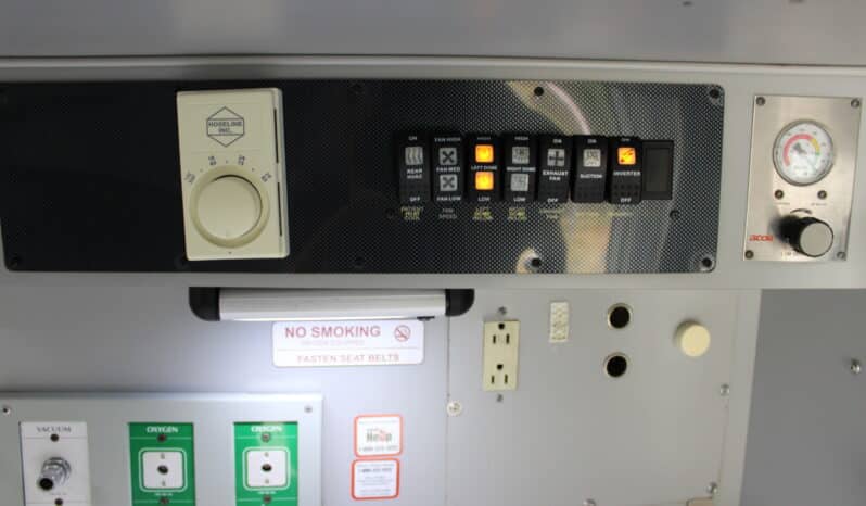 
								2018 E450 V10 Gas Wheeled Coach Ambulance full									