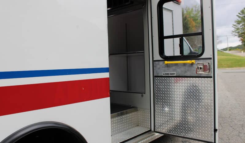 
								2018 E450 V10 Gas Wheeled Coach Ambulance full									