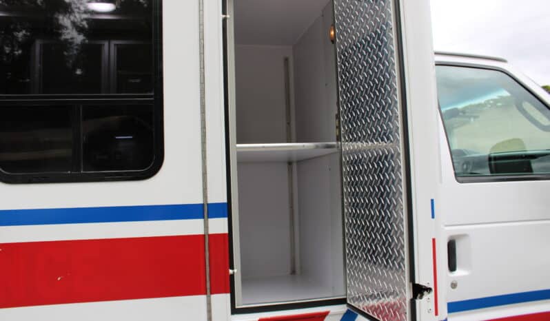 
								2018 E450 V10 Gas Wheeled Coach Ambulance full									