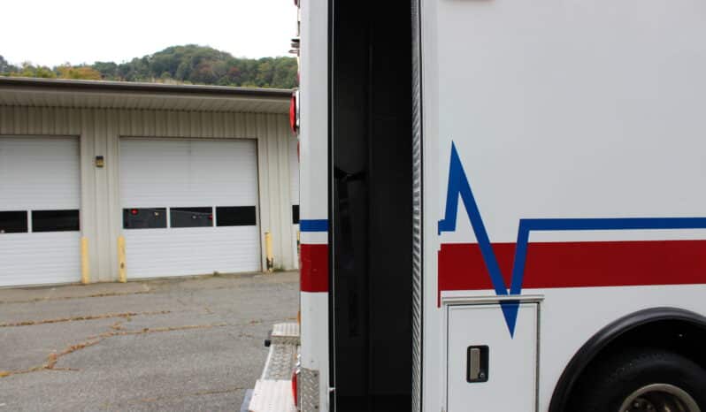 
								2018 E450 V10 Gas Wheeled Coach Ambulance full									