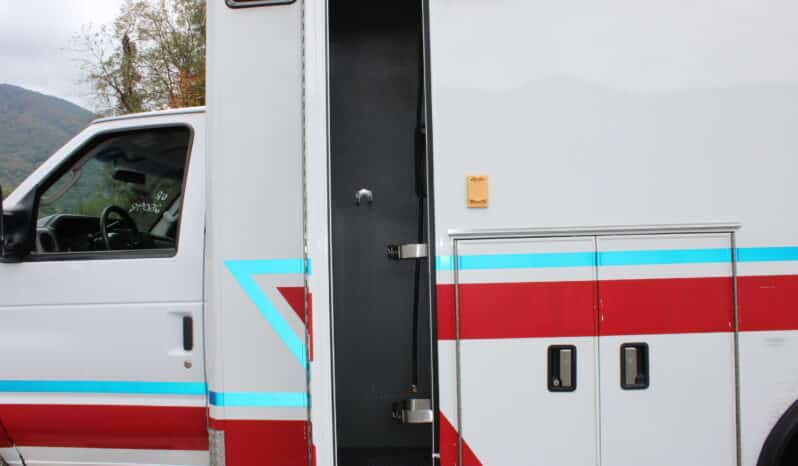 
								2018 E450 V10 Gas Wheeled Coach Ambulance full									