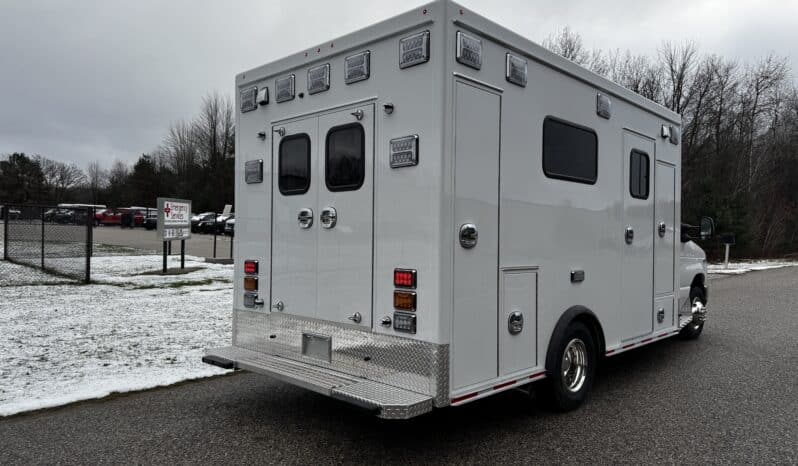 
								New 2024 E450 Custom Truck and Body Works Remount full									