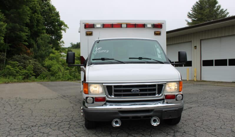
								2006 E450 McCoy Miller Ambulance with 61k mi full									
