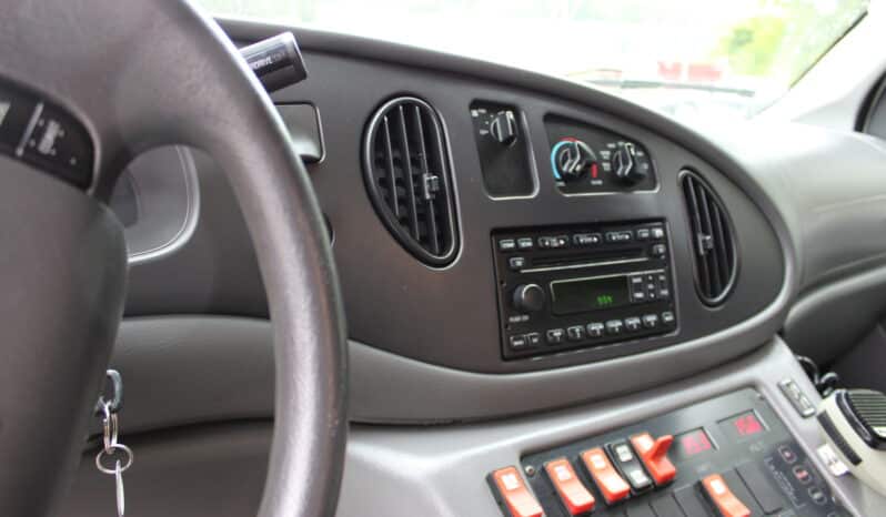 
								2006 E450 McCoy Miller Ambulance with 61k mi full									