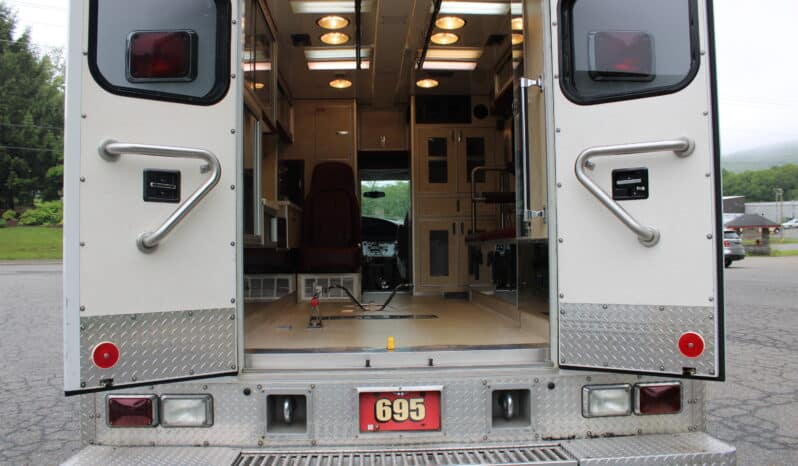 
								2006 E450 McCoy Miller Ambulance with 61k mi full									