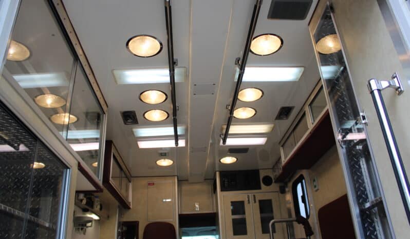 
								2006 E450 McCoy Miller Ambulance with 61k mi full									