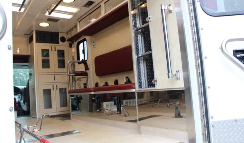 
								2006 E450 McCoy Miller Ambulance with 61k mi full									