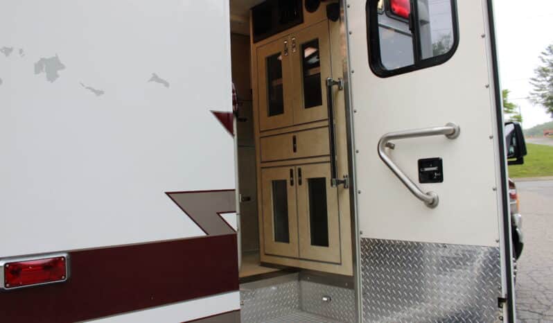 
								2006 E450 McCoy Miller Ambulance with 61k mi full									