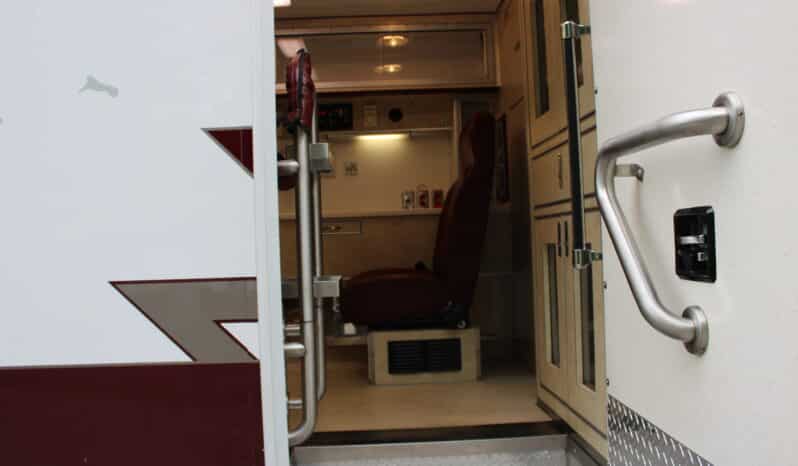 
								2006 E450 McCoy Miller Ambulance with 61k mi full									