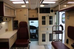 
										2006 E450 McCoy Miller Ambulance with 61k mi full									