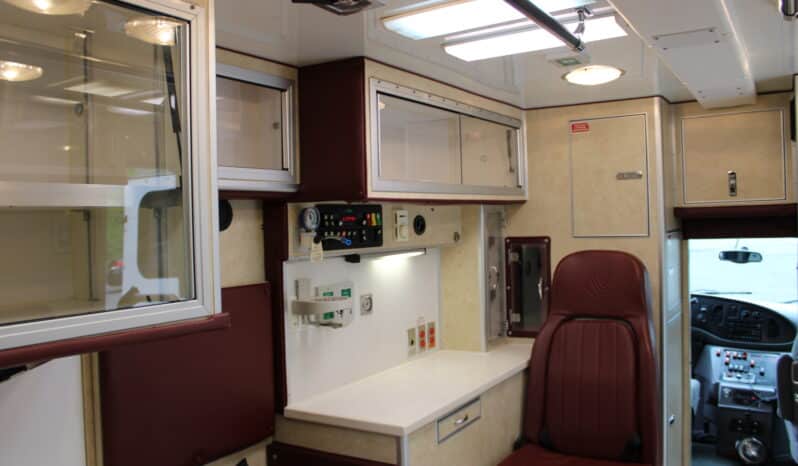 
								2006 E450 McCoy Miller Ambulance with 61k mi full									