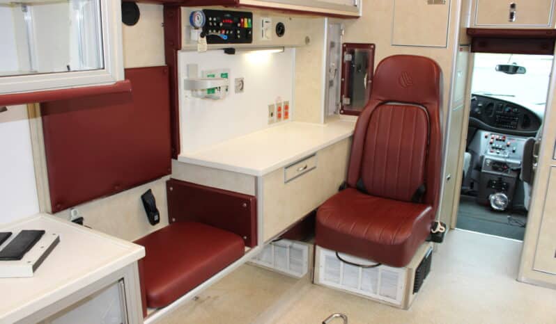 
								2006 E450 McCoy Miller Ambulance with 61k mi full									