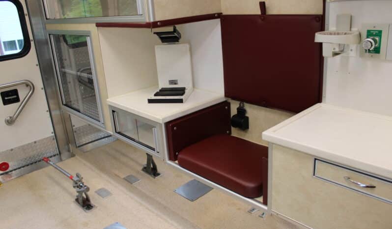 
								2006 E450 McCoy Miller Ambulance with 61k mi full									