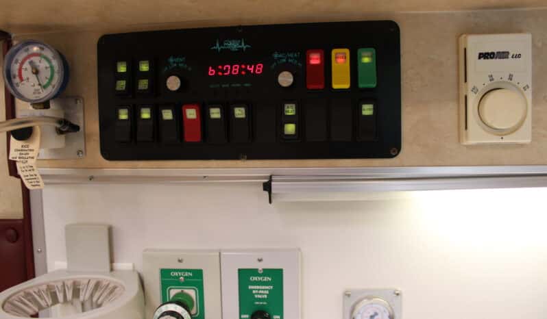 
								2006 E450 McCoy Miller Ambulance with 61k mi full									