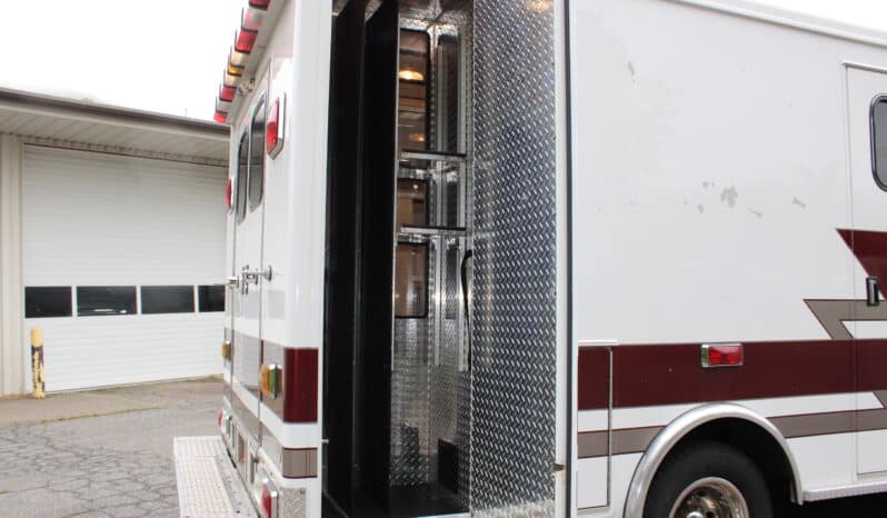 
								2006 E450 McCoy Miller Ambulance with 61k mi full									