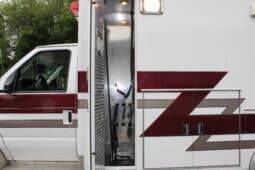 
										2006 E450 McCoy Miller Ambulance with 61k mi full									